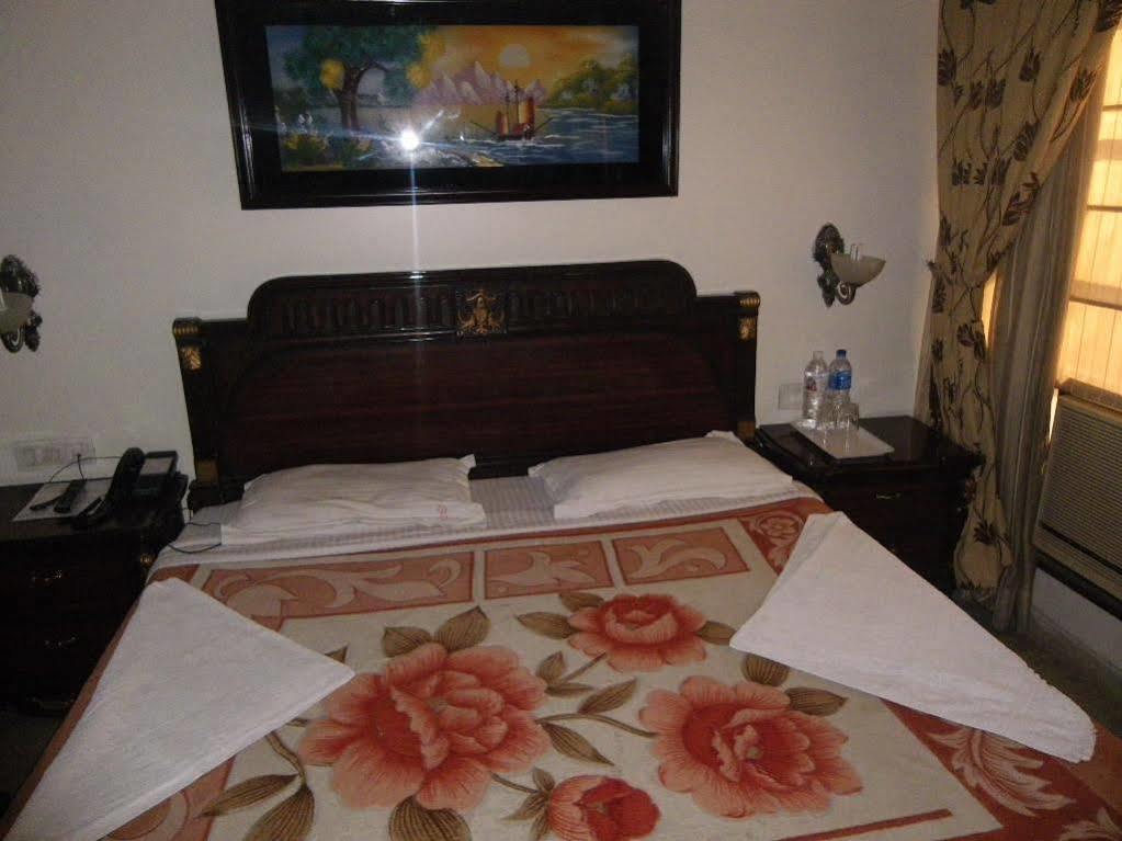 Hotel O Mid Town Delhi  Bagian luar foto